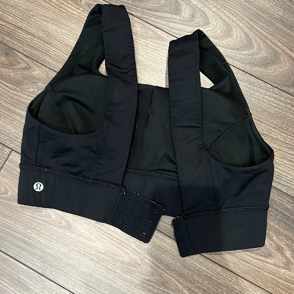 Black lululemon sports bra - Picture 3 of 3